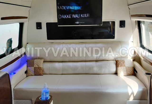 6 seater caravan vanity van with toilet hire in delhi jaipur