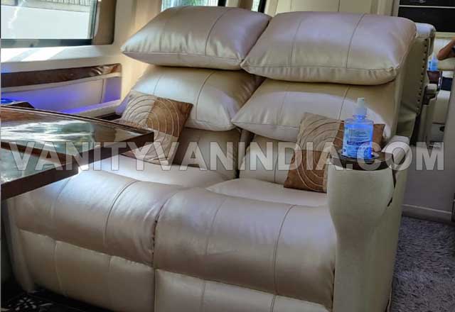 6 seater luxury new caravan with toilet hire delhi jaipur, vanity van delhi jaipur