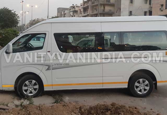 8 seater foton view imported mini van hire in delhi