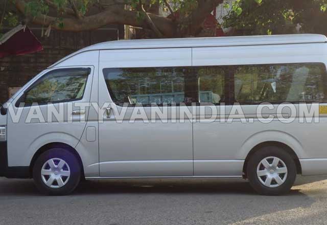 8 seater toyota commuter hiace imported mini van hire delhi