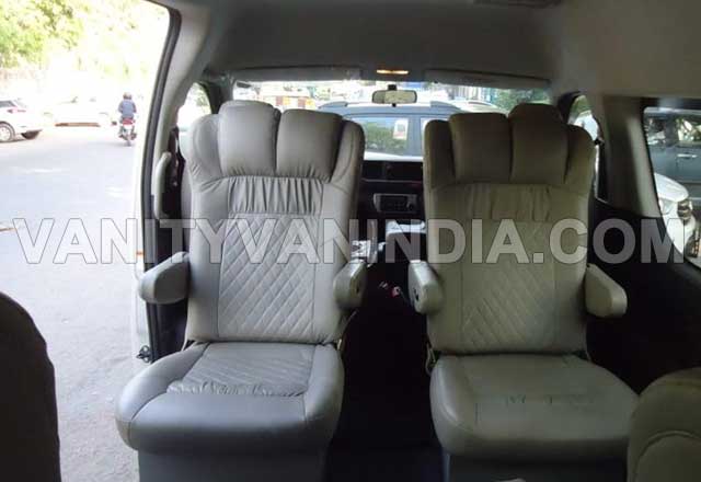8 seater new toyota commuter hiace imported van hire delhi