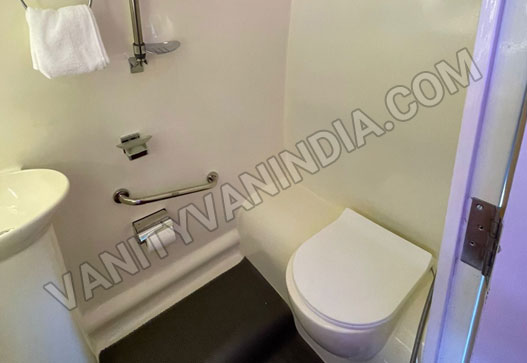6 seater luxury new caravan with toilet hire delhi jaipur, vanity van delhi jaipur