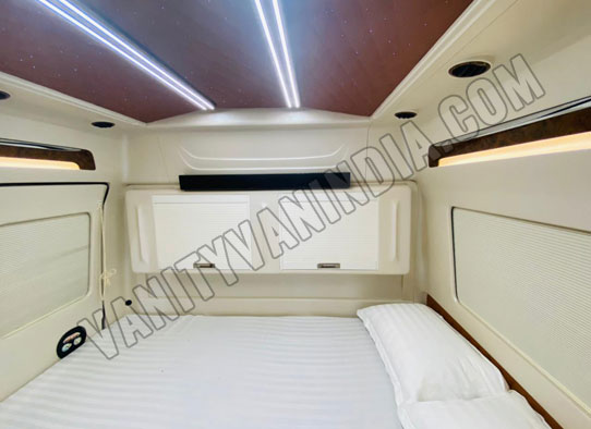 6 seater luxury new caravan with toilet hire delhi jaipur, vanity van delhi jaipur